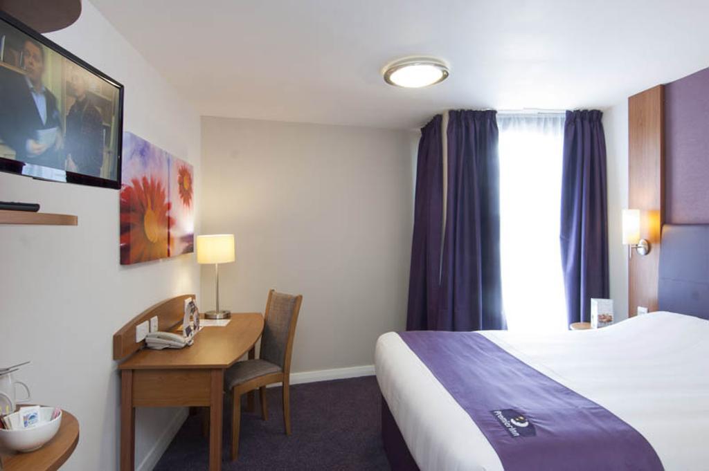 Premier Inn Newcastle Airport South Woolsington Room photo