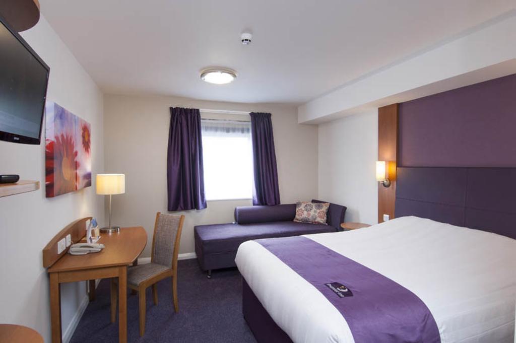 Premier Inn Newcastle Airport South Woolsington Room photo