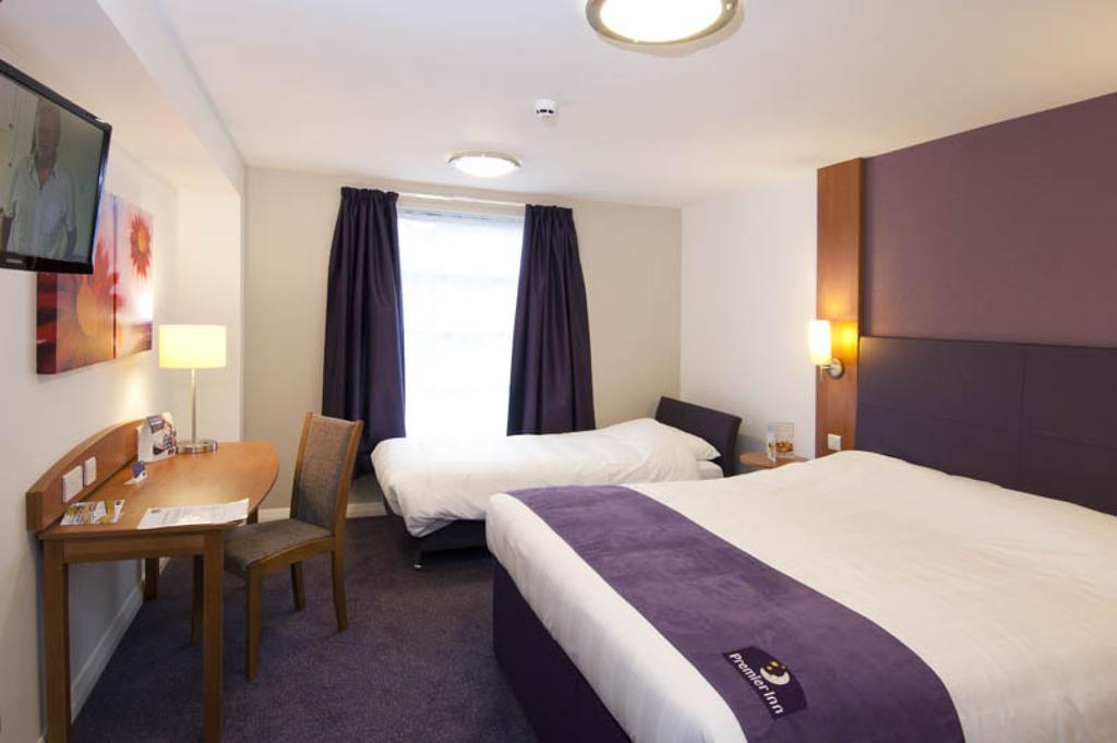 Premier Inn Newcastle Airport South Woolsington Room photo