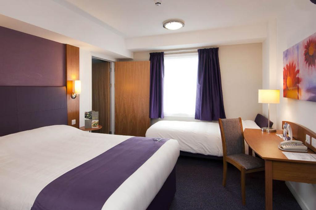 Premier Inn Newcastle Airport South Woolsington Room photo